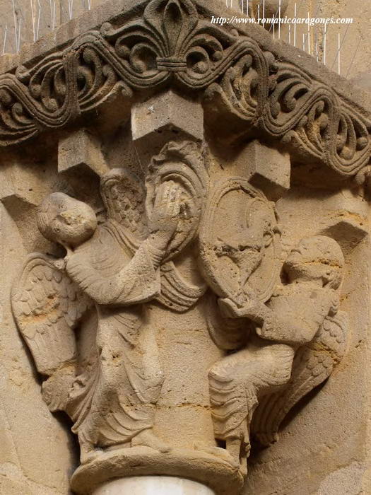 CAPITELES DEL LADO NORTE
